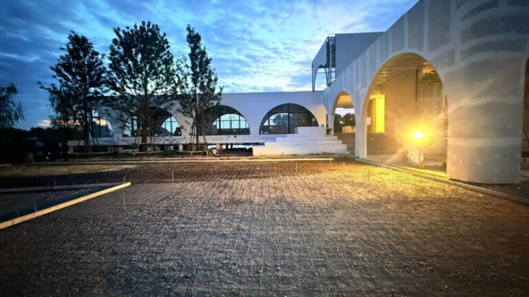 เทพื้นคอนกรีตพระสมุทรเจดีย์